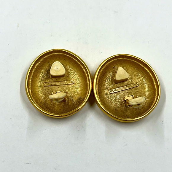 Liz Claiborne Signed Vintage Oversized Gold Clip On Earrings - Picture 10 of 10